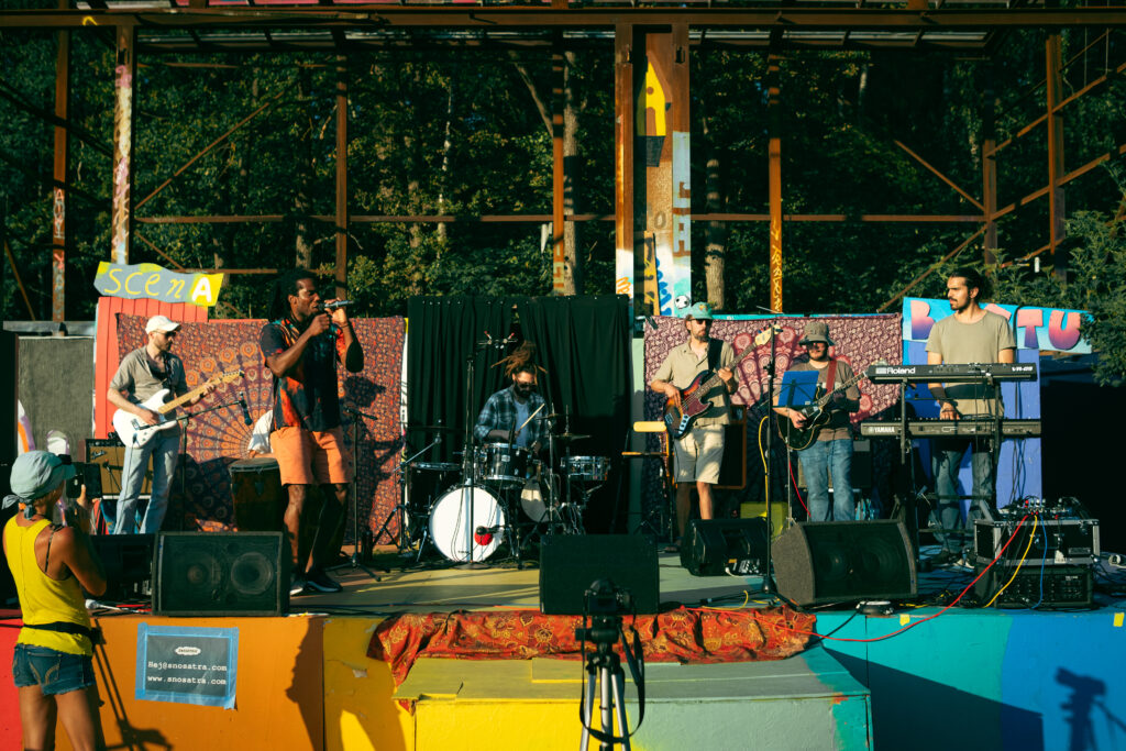 Oveja Negra en directo con la banda completa en Estocolmo